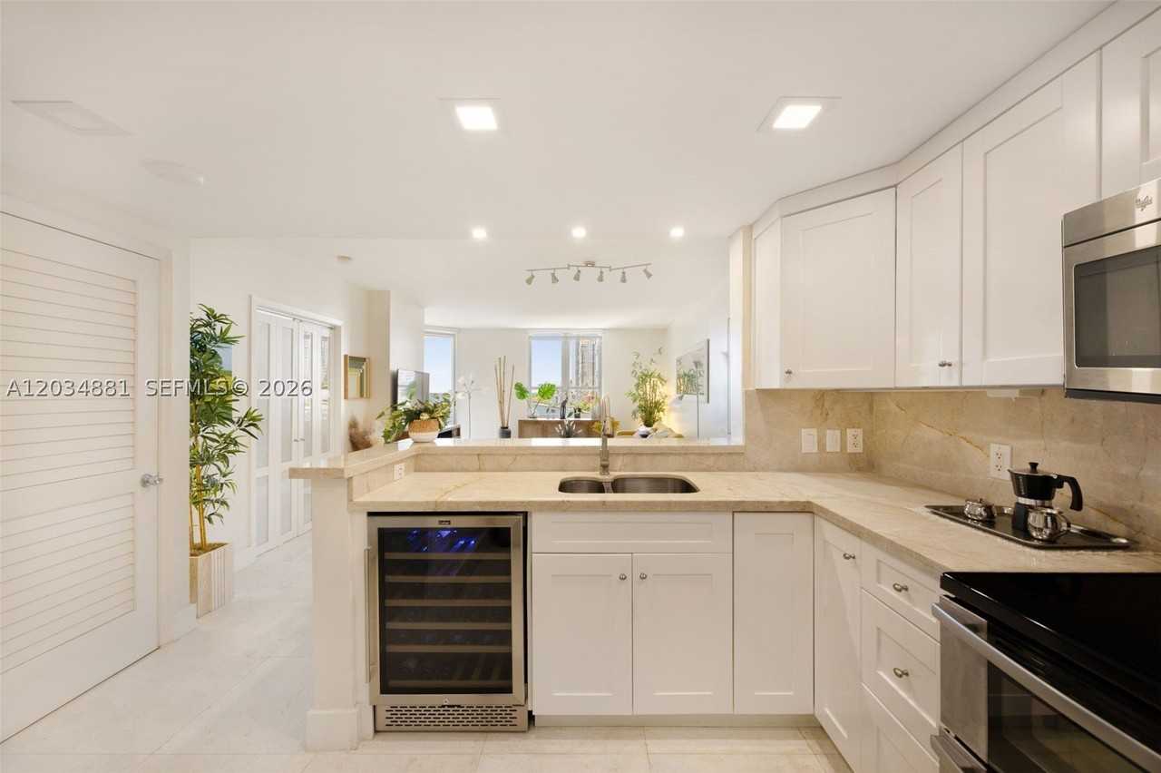 701 Brickell Key Blvd #901 - Photo 7 of 20