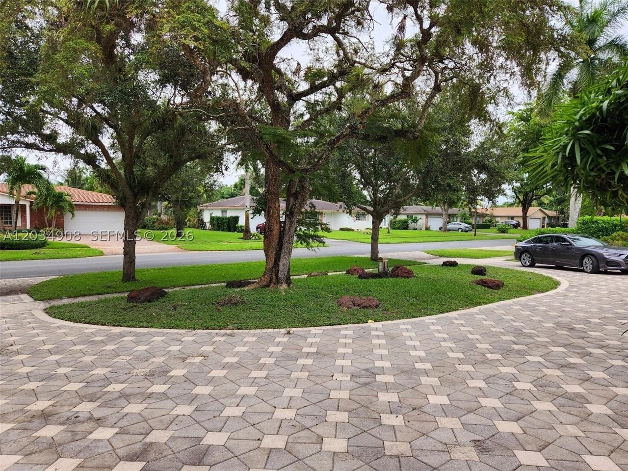 5860 Sw 8th St - Photo 2 of 7