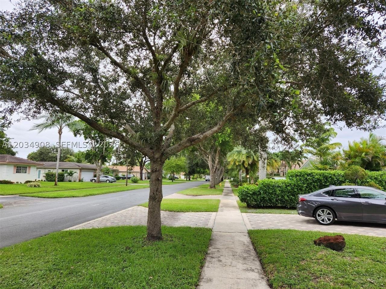 5860 Sw 8th St - Photo 7 of 7