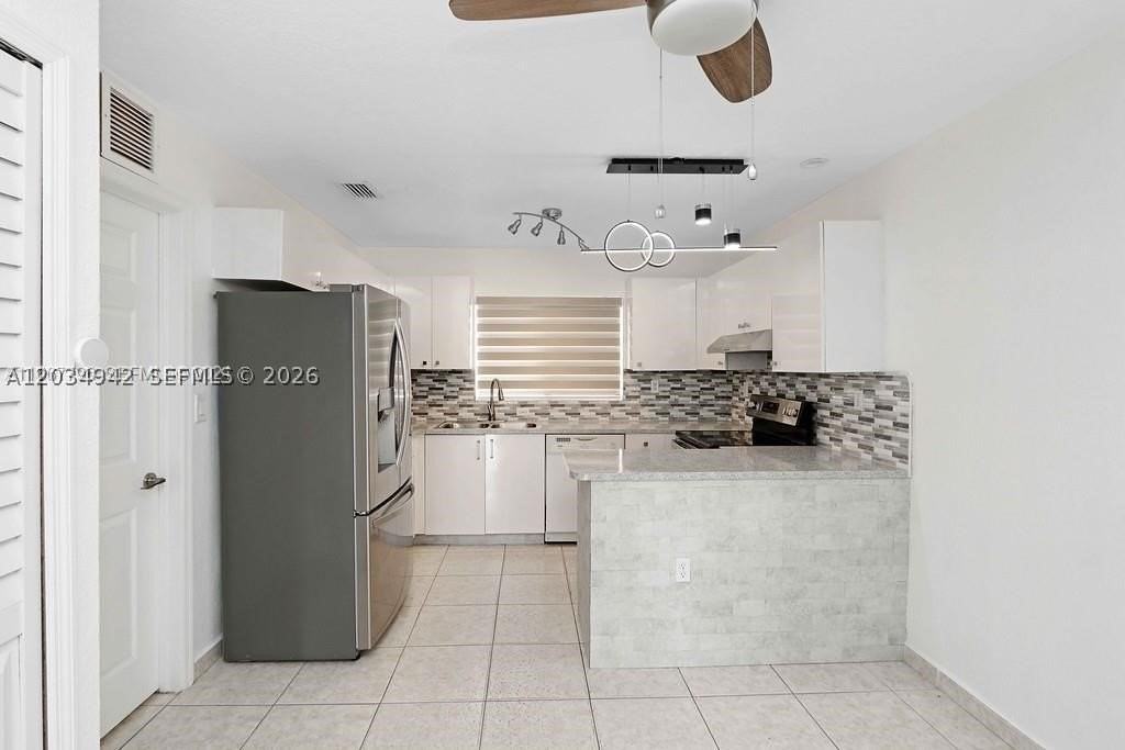 242 E 3rd St #205 - Photo 5 of 20