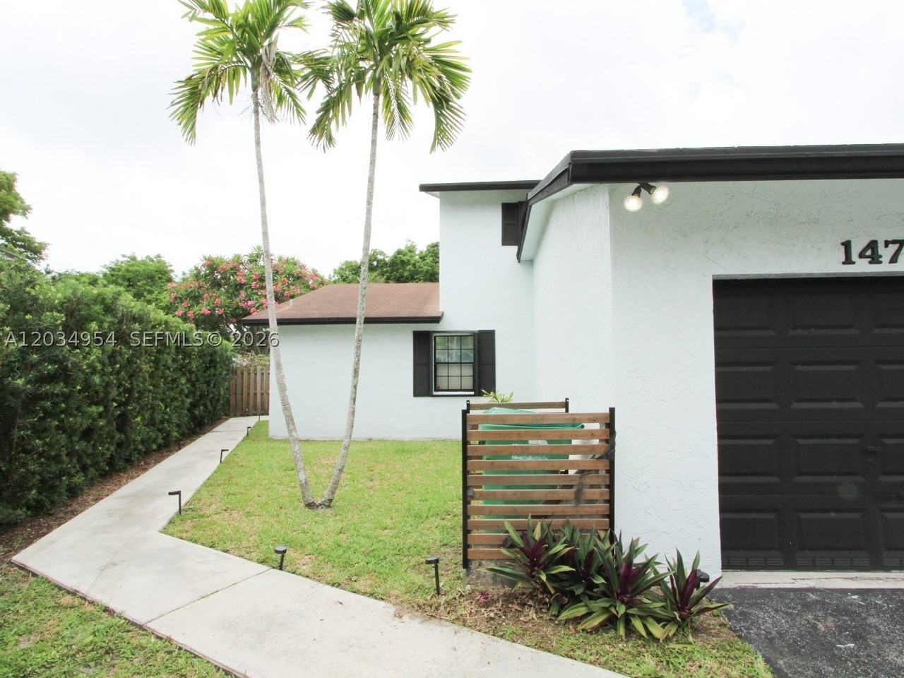 14740 Sw 108th Ter #0 - Photo 2 of 37
