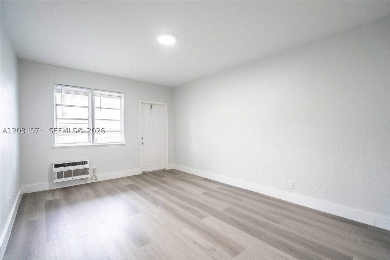1208 71st St #3 - Photo 4 of 16
