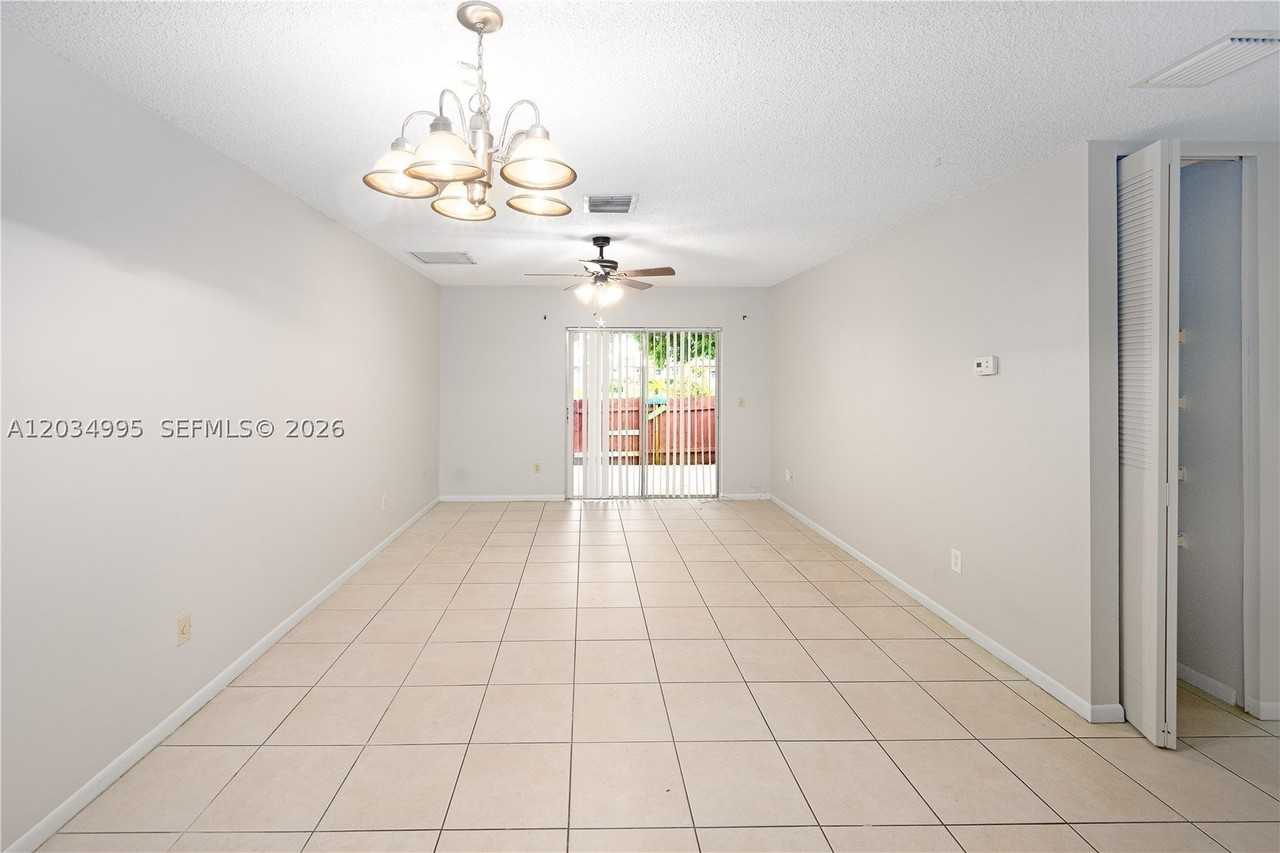 2683 Lakehaven Rd - Photo 5 of 11
