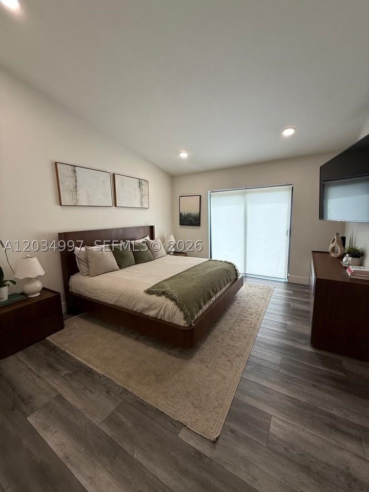21251 Ne 3rd Ct - Photo 5 of 13
