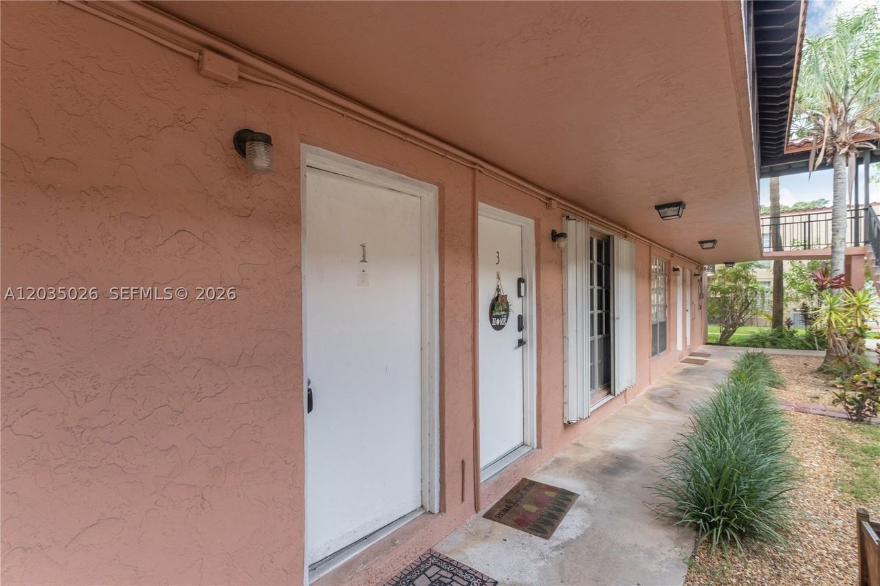 10832 N Kendall Dr #U1 - Photo 3 of 27