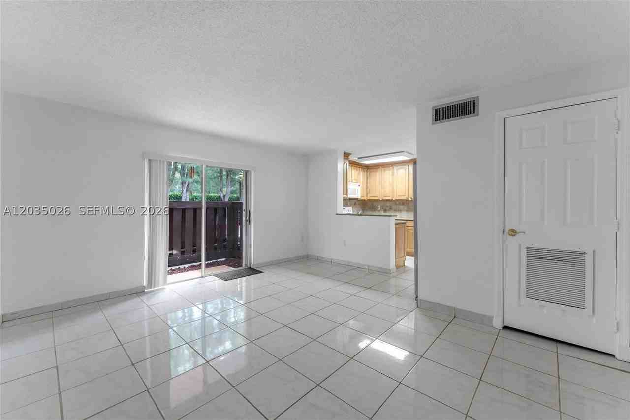 10832 N Kendall Dr #U1 - Photo 5 of 27