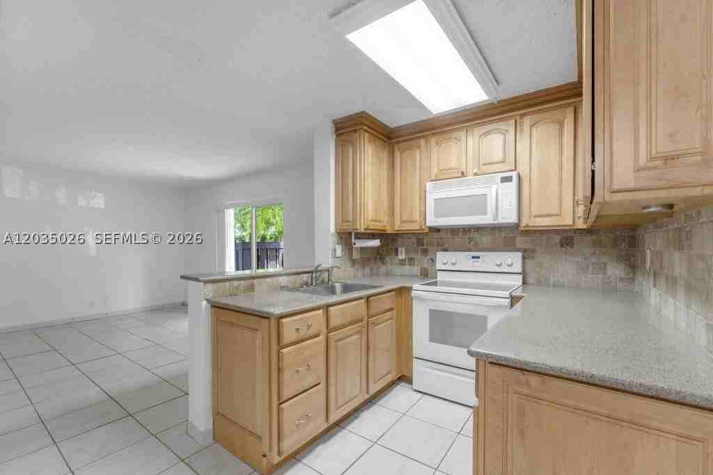10832 N Kendall Dr #U1 - Photo 7 of 27