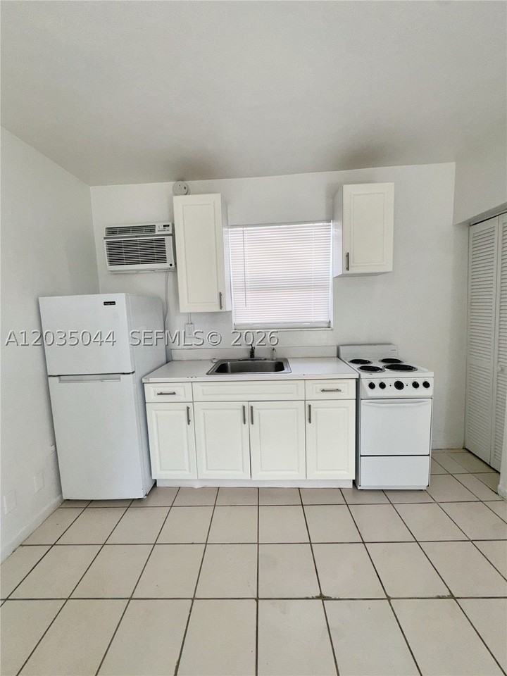 124 Se 4th St #2 - Photo 6 of 8