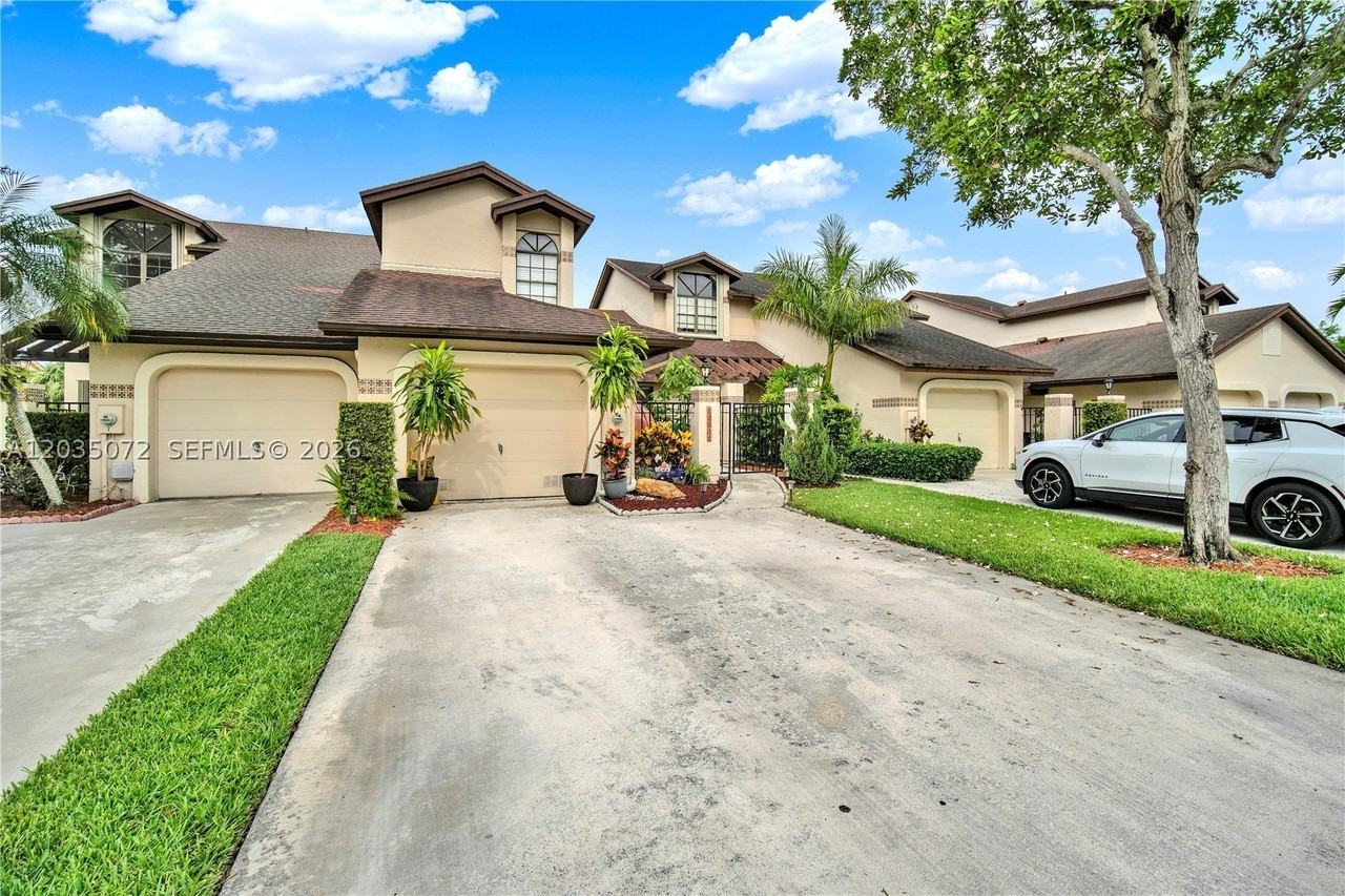 10044 Sw 137th Pl - Photo 2 of 38