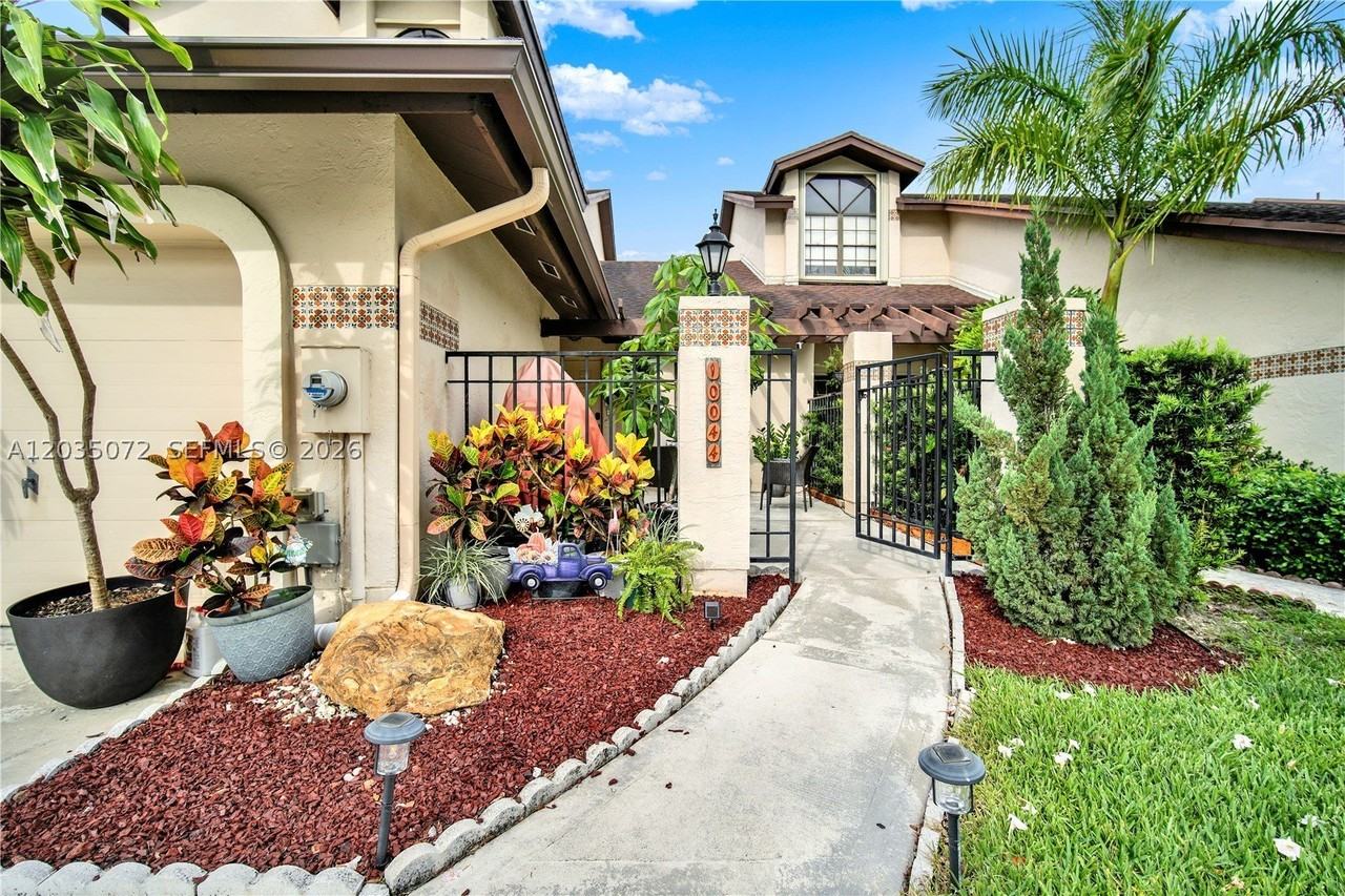 10044 Sw 137th Pl - Photo 4 of 38