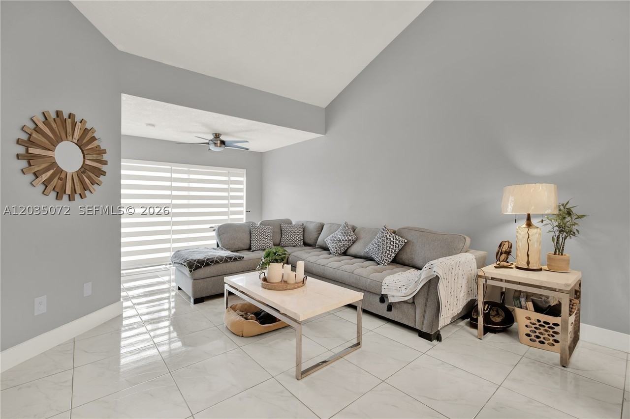 10044 Sw 137th Pl - Photo 5 of 38
