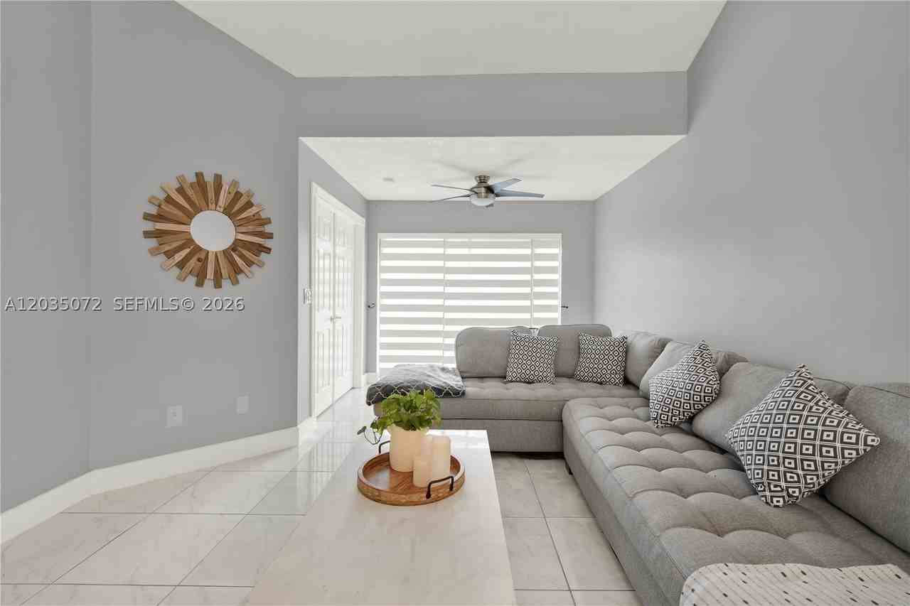 10044 Sw 137th Pl - Photo 6 of 38