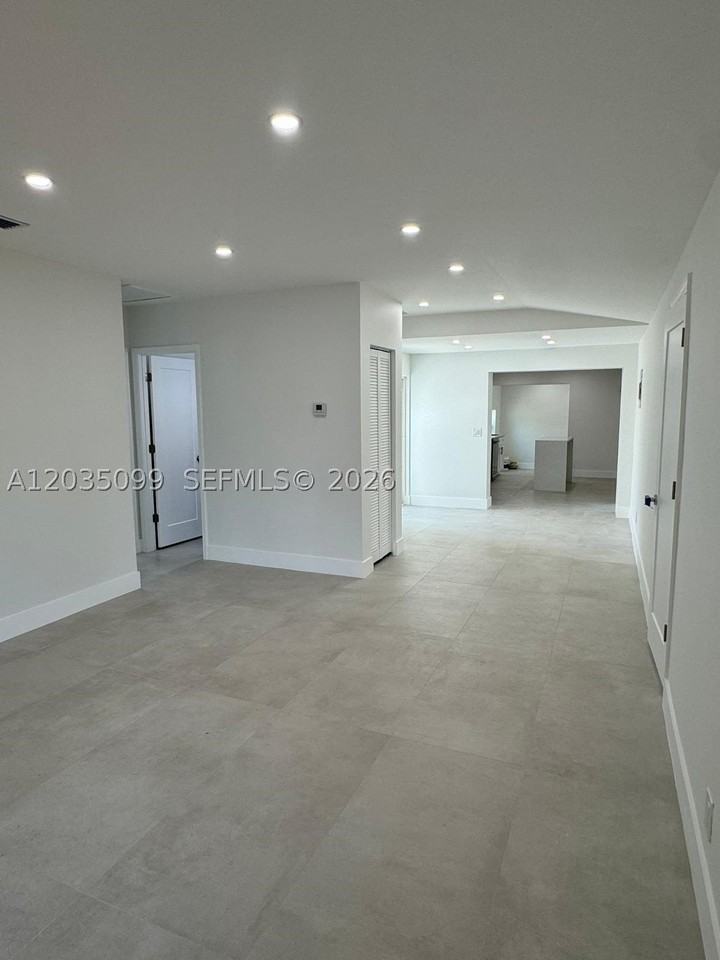 4028 Sw 49th Ct - Photo 4 of 35