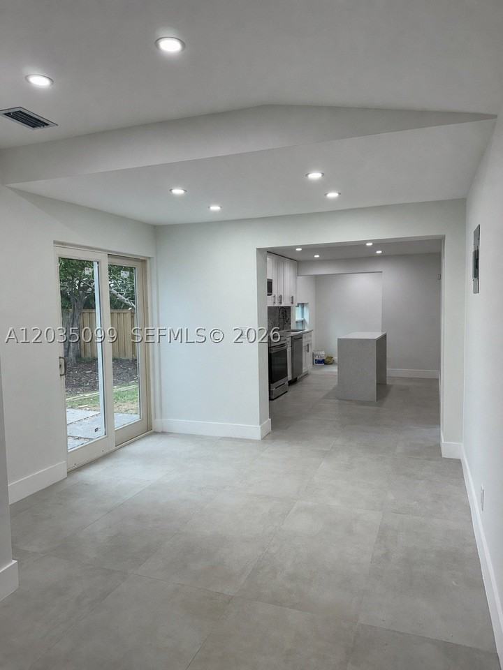 4028 Sw 49th Ct - Photo 7 of 35