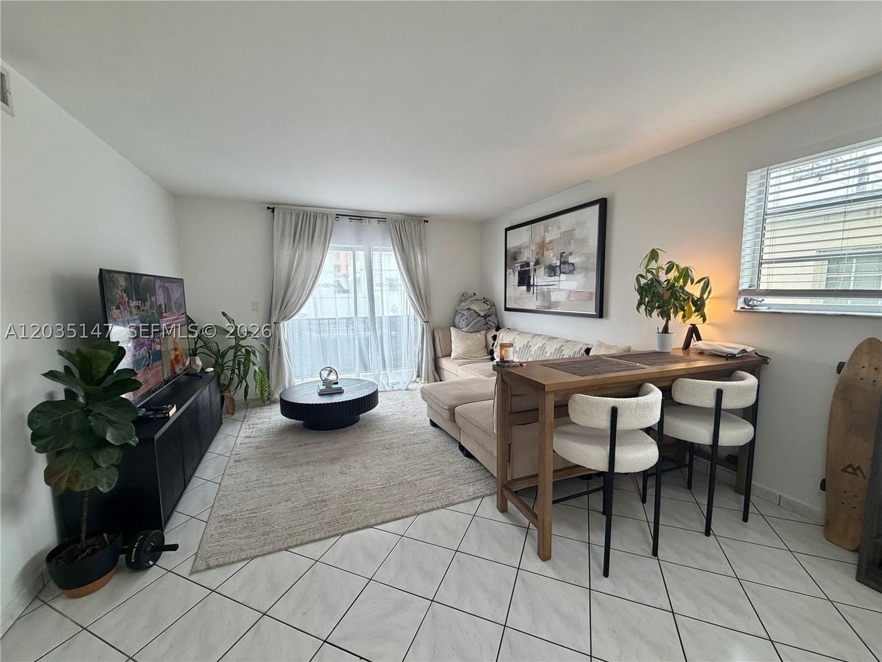 821 Euclid Ave #304 - Photo 3 of 24