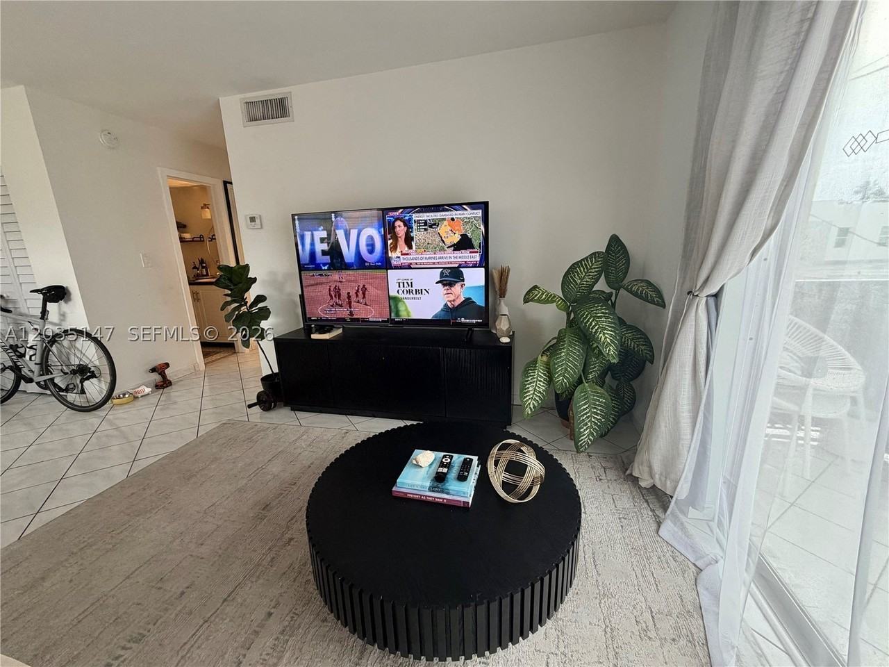 821 Euclid Ave #304 - Photo 4 of 24