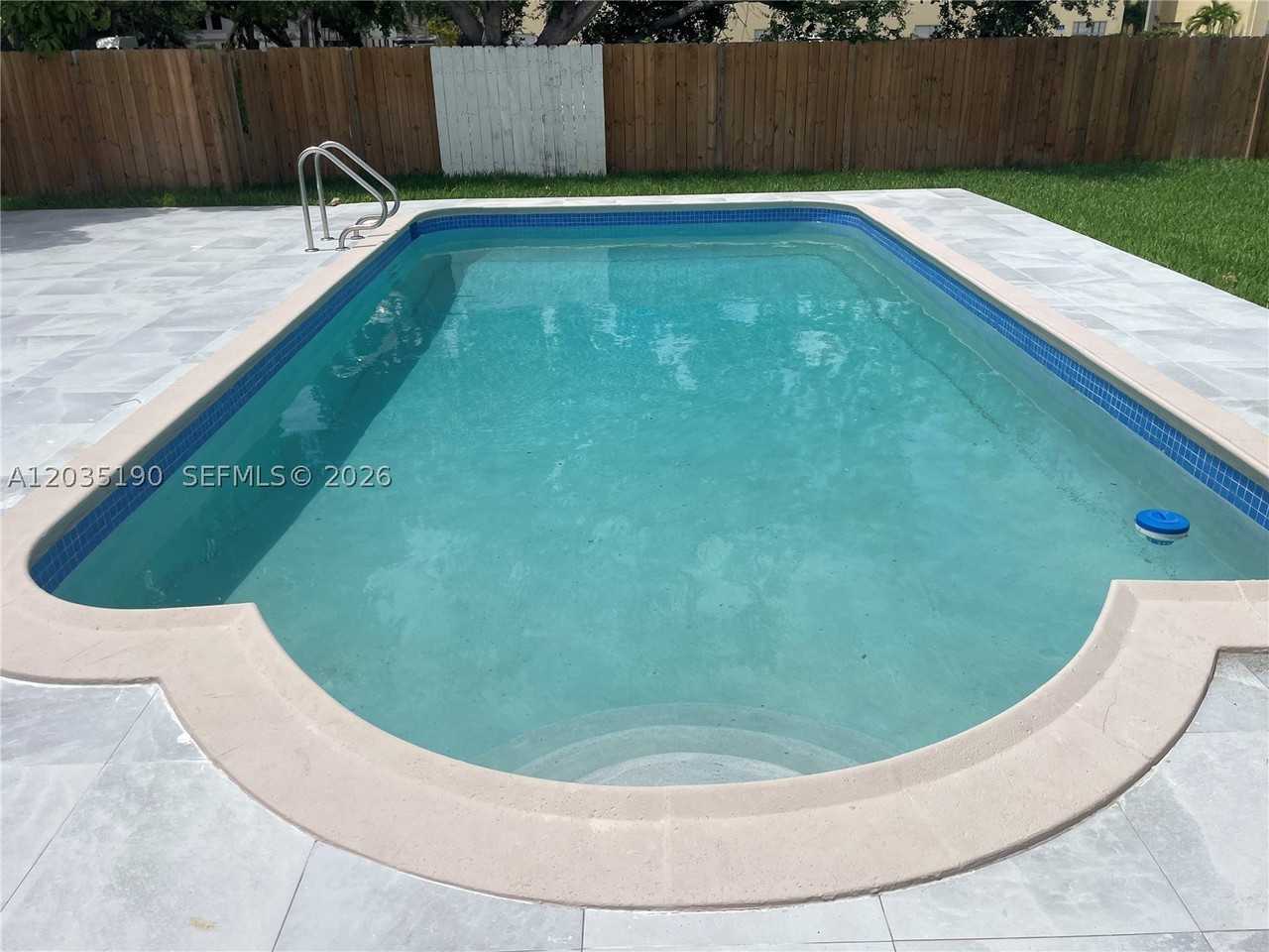4241 Thomas St - Photo 2 of 33