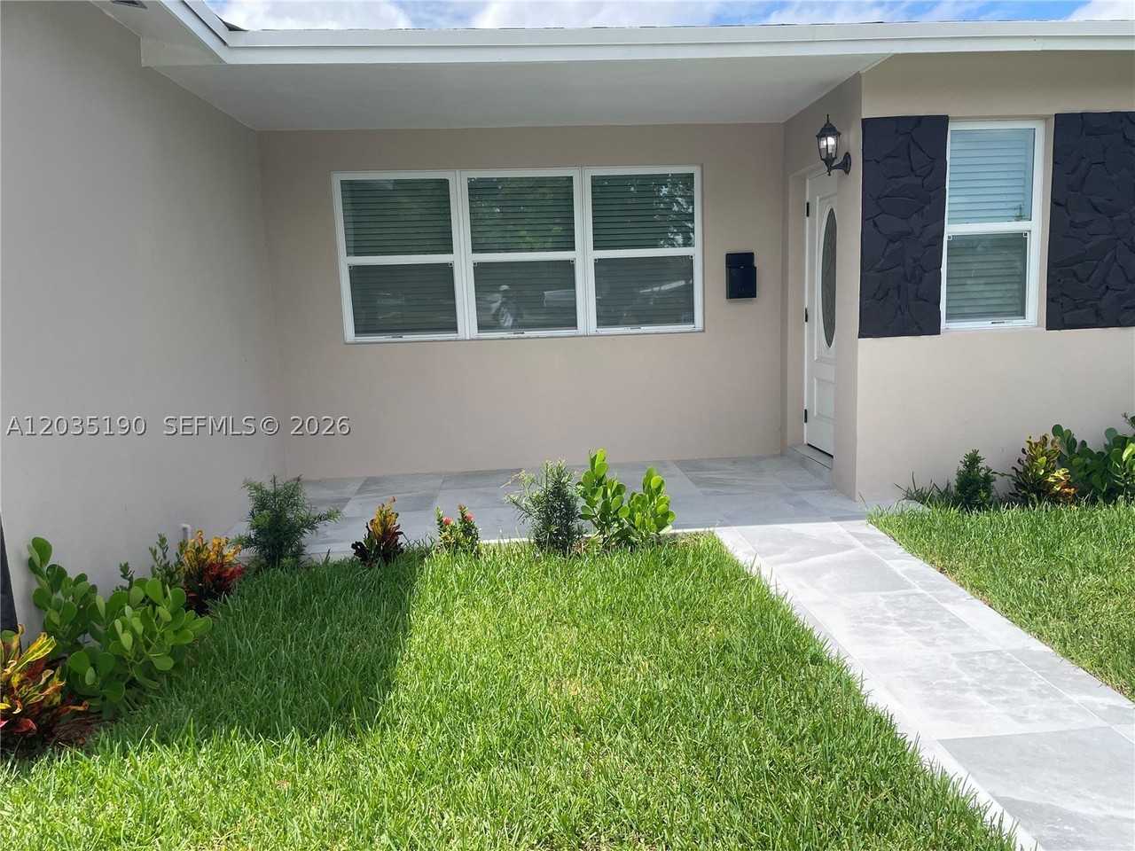4241 Thomas St - Photo 3 of 33