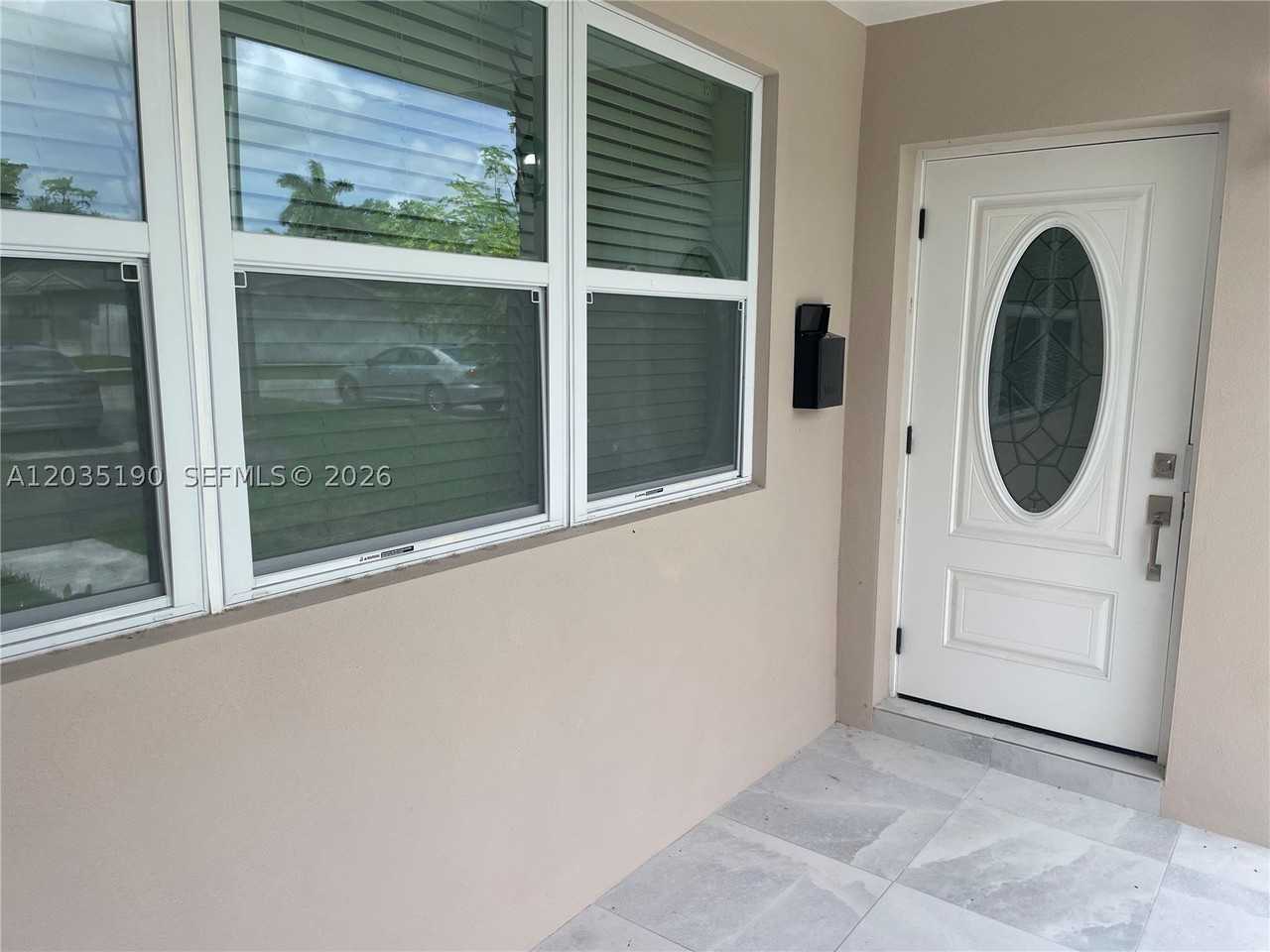 4241 Thomas St - Photo 4 of 33