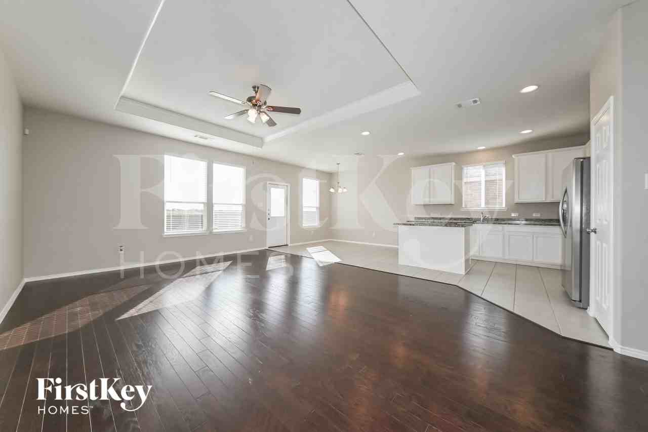 2023 Avondown Rd - Photo 4 of 15