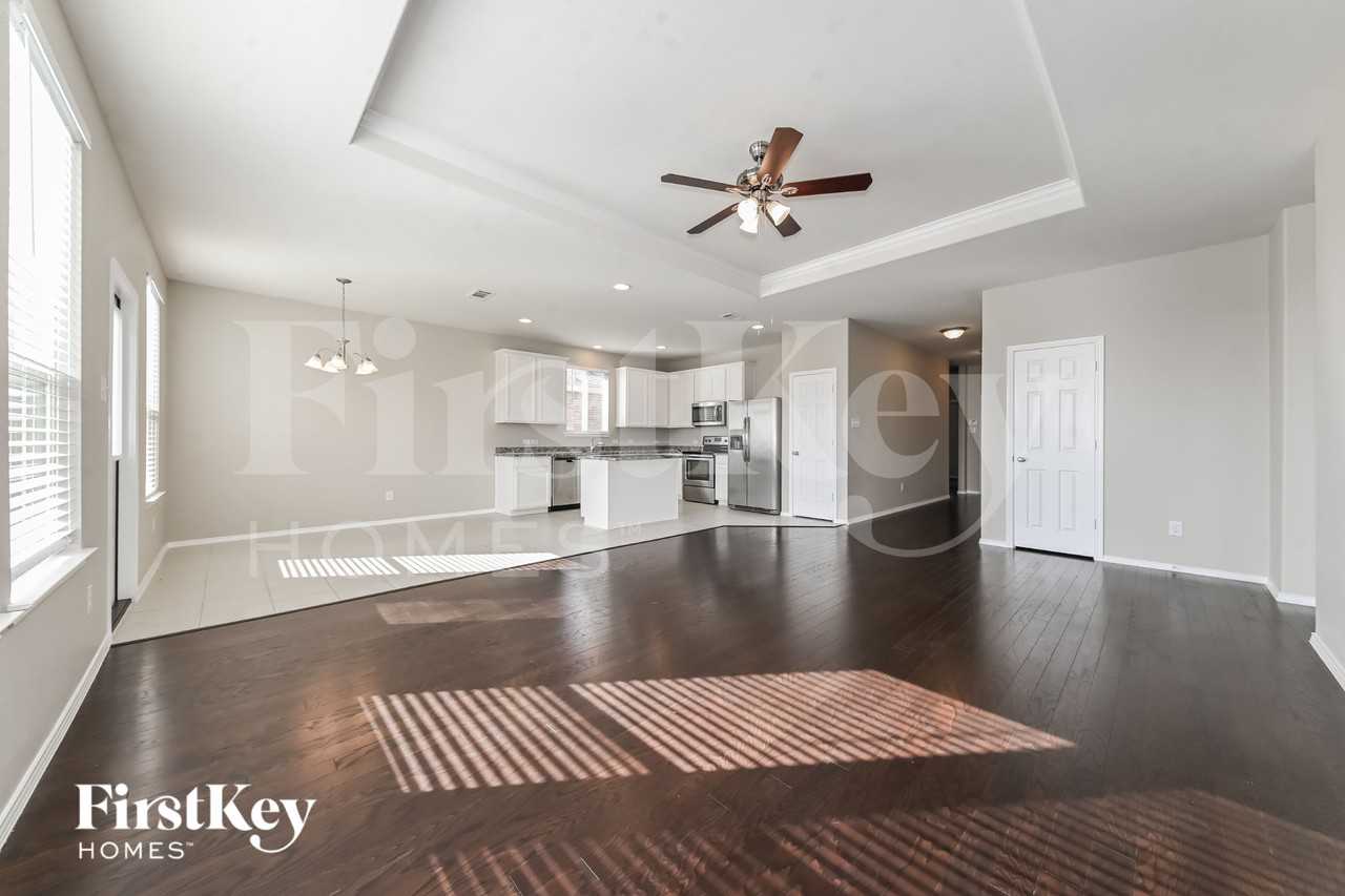 2023 Avondown Rd - Photo 5 of 15