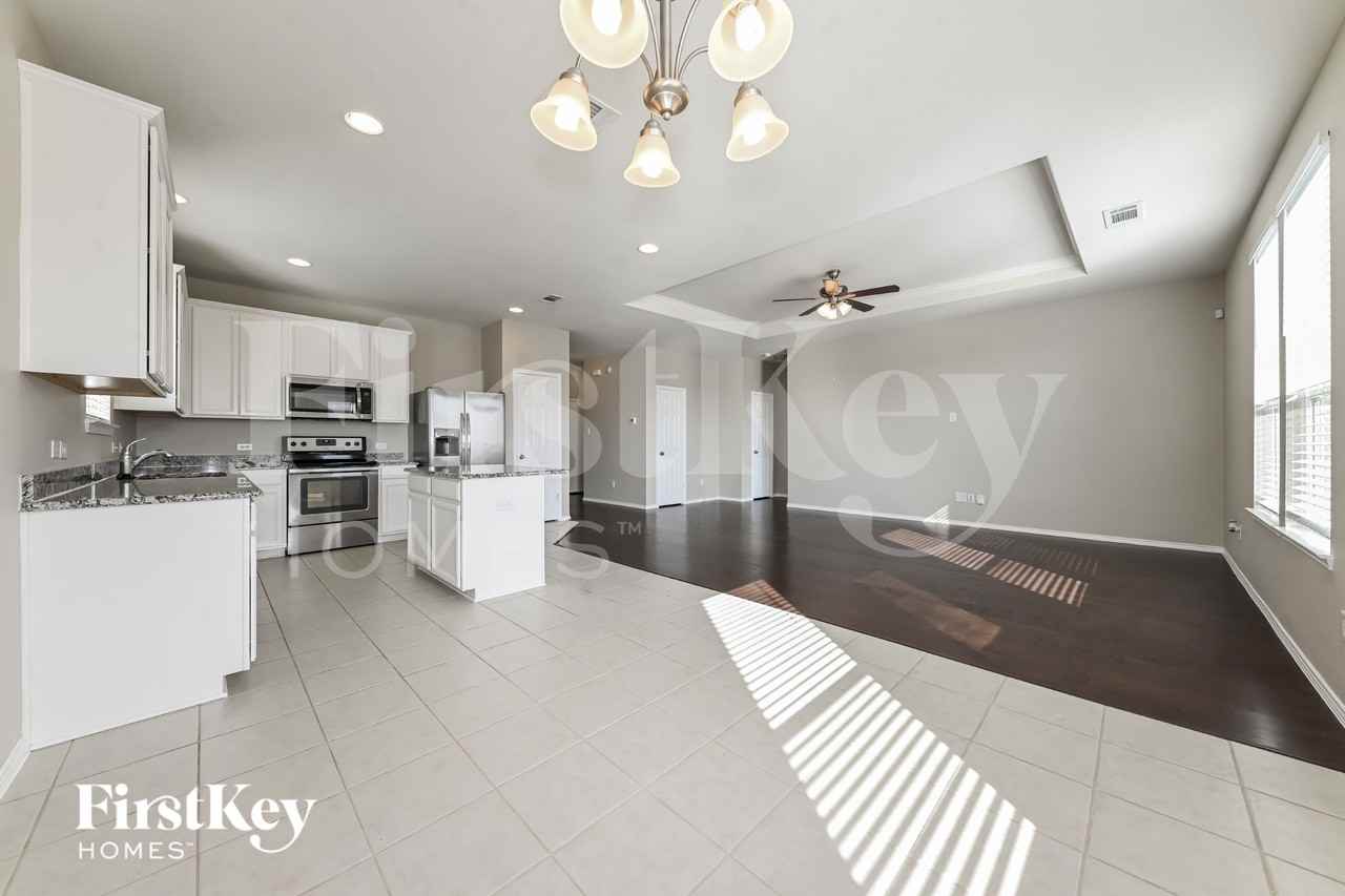 2023 Avondown Rd - Photo 6 of 15