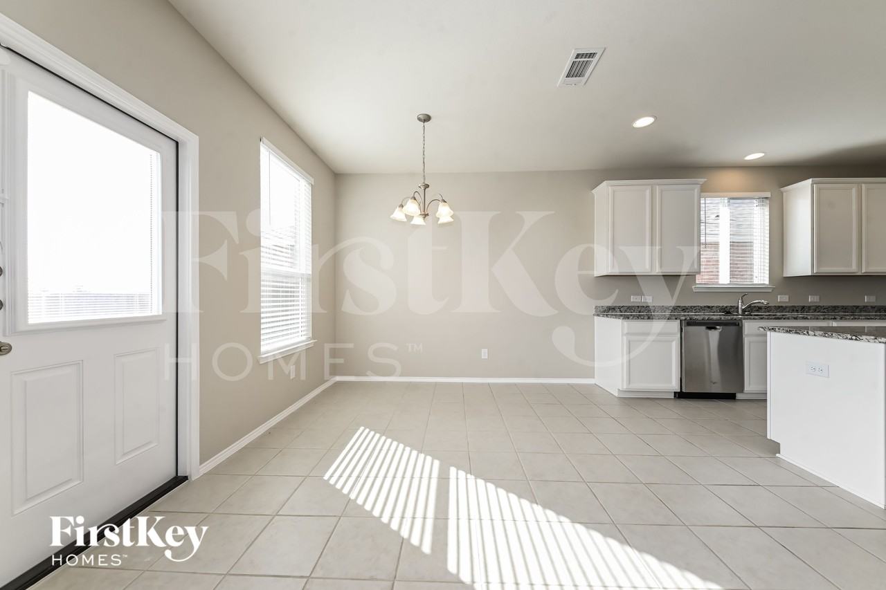 2023 Avondown Rd - Photo 7 of 15