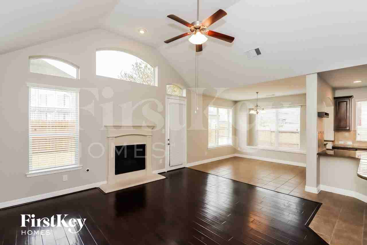 10911 Visconti Ct - Photo 3 of 16