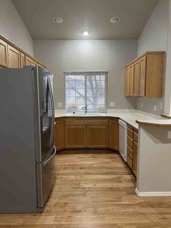 3050 N Cape Cod Ave - Photo 3 of 9
