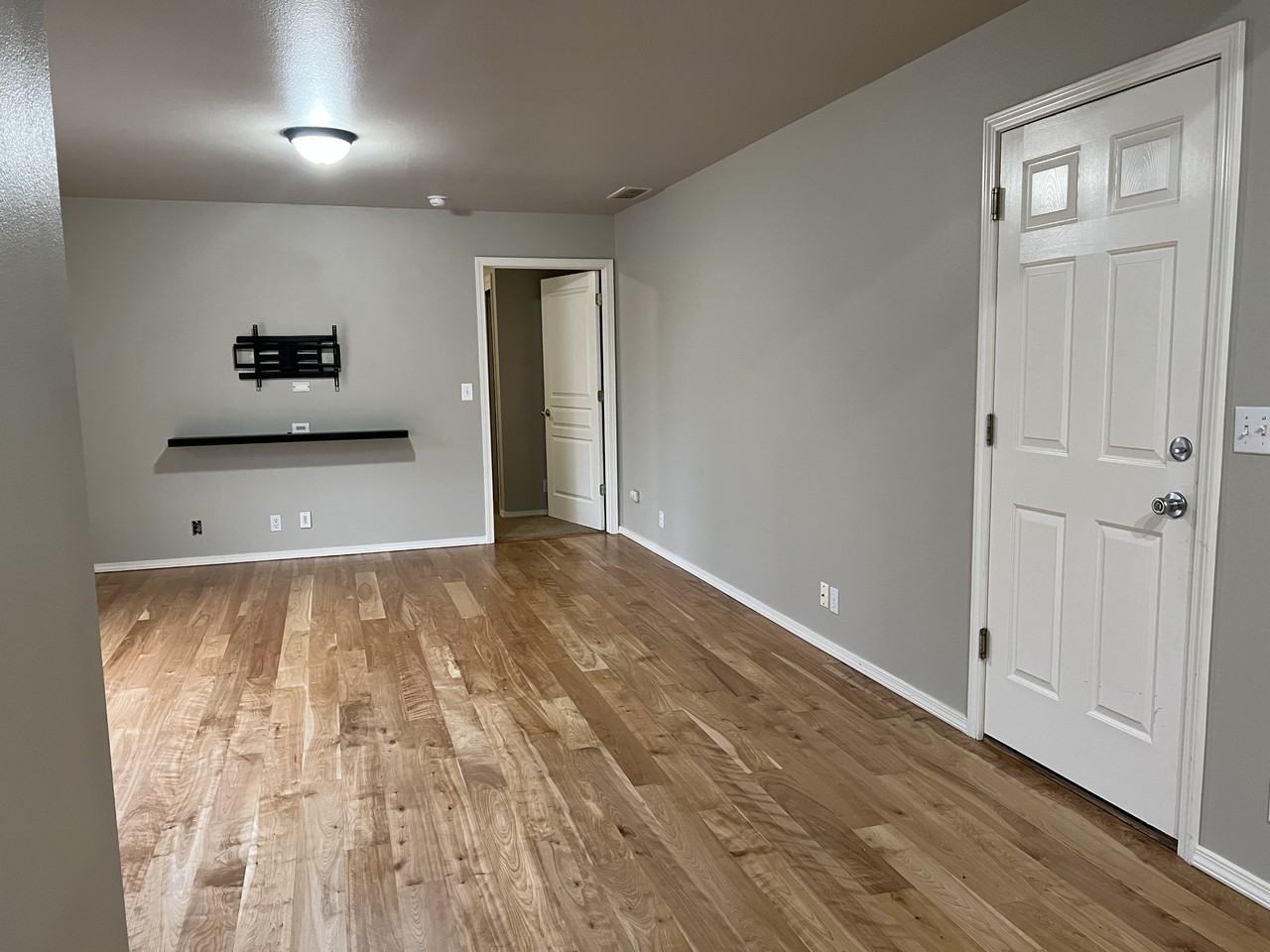 3050 N Cape Cod Ave - Photo 4 of 9