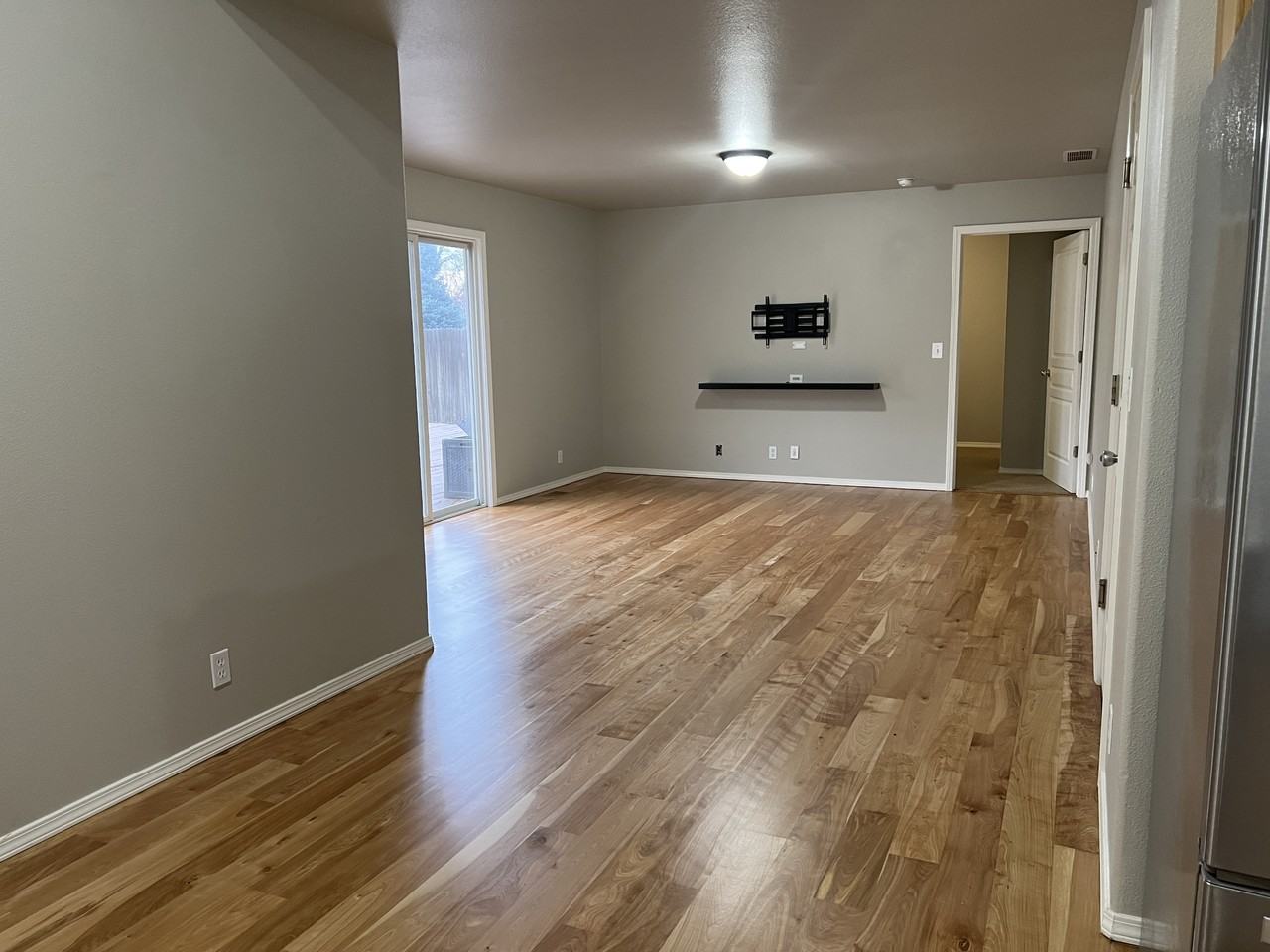 3050 N Cape Cod Ave - Photo 5 of 9