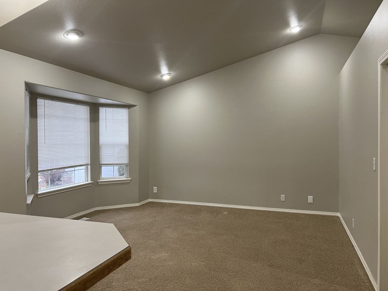 3050 N Cape Cod Ave - Photo 6 of 9