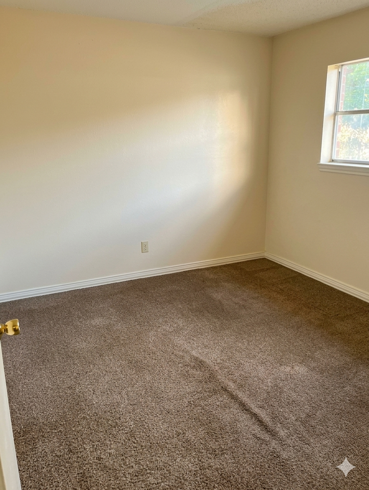 14411 Pine St #4 - Photo 2 of 5
