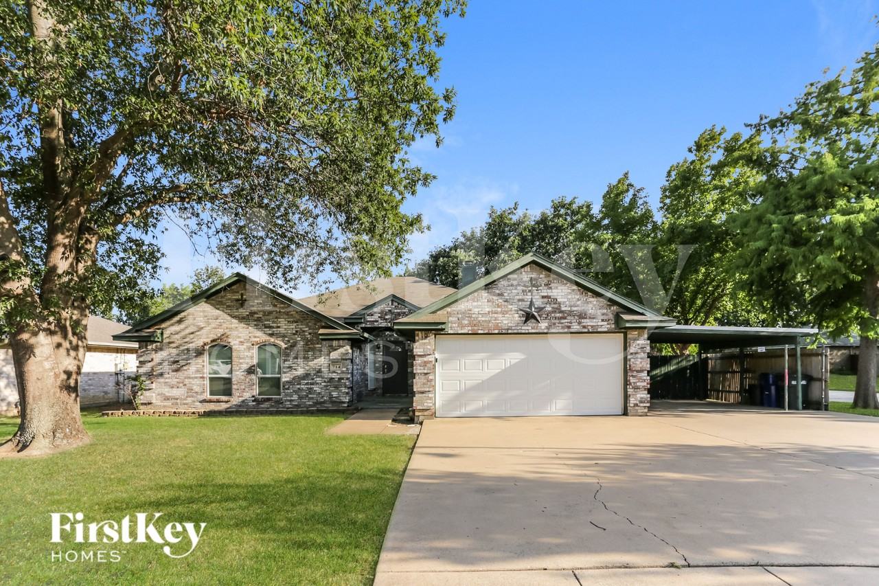714 Windridge Ln