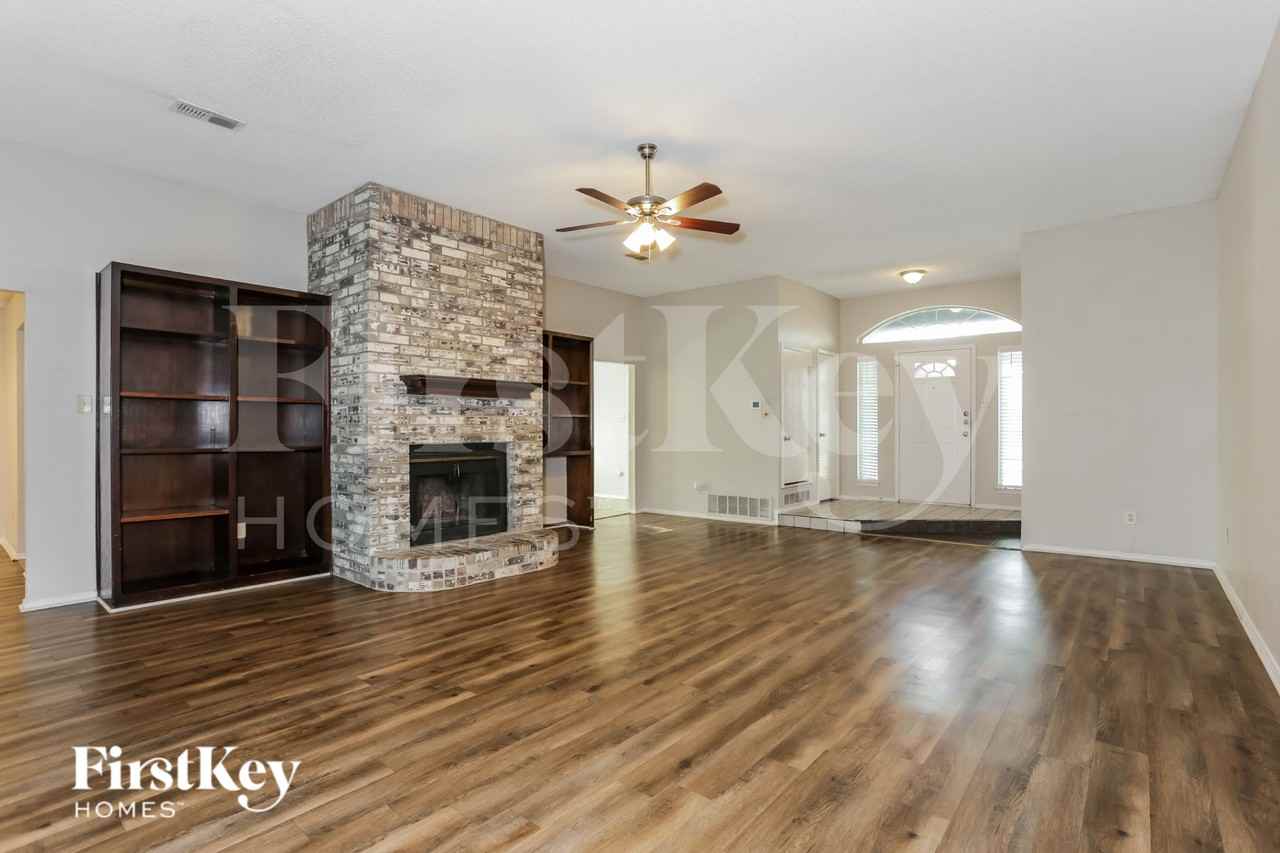 714 Windridge Ln - Photo 3 of 17