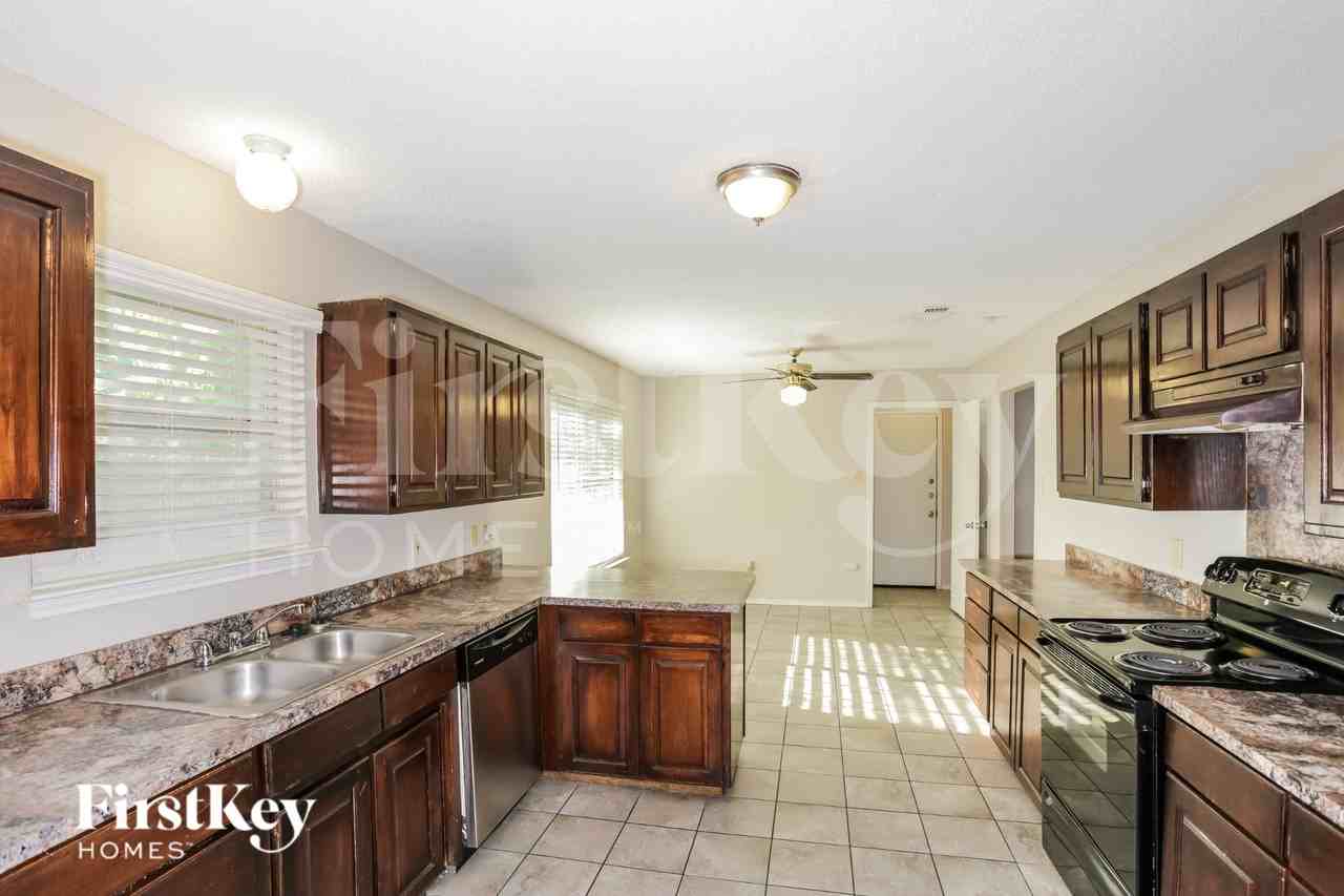 714 Windridge Ln - Photo 7 of 17