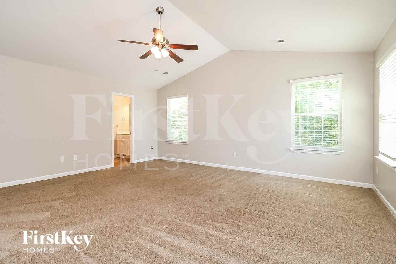 310 Sawyer Ln N - Photo 7 of 15