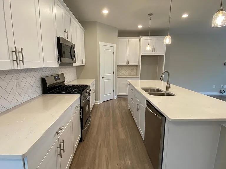 512 Main St #1 - Photo 4 of 22