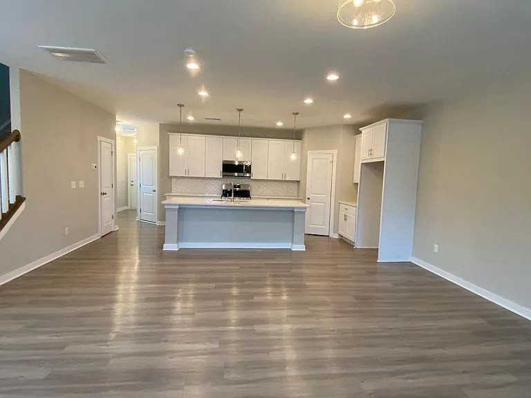 512 Main St #1 - Photo 5 of 22