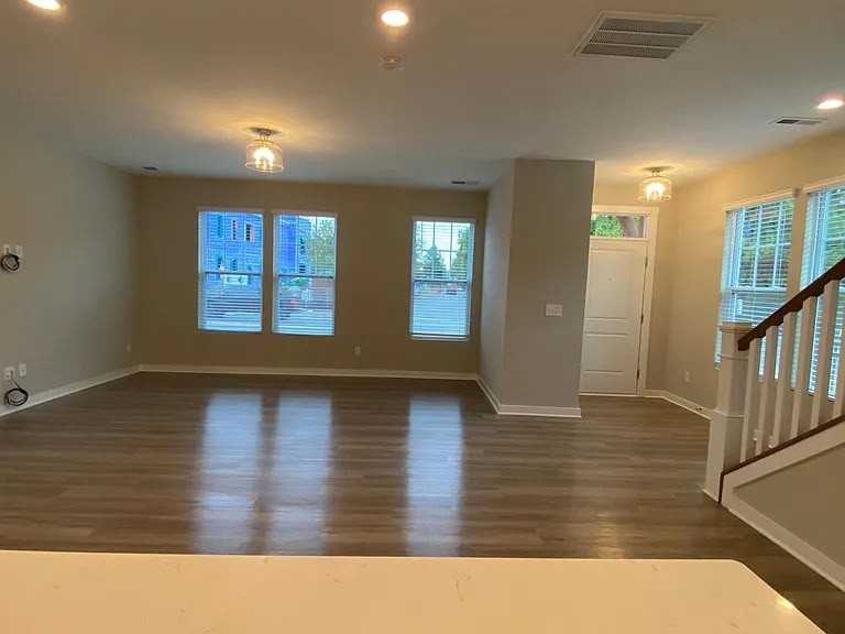 512 Main St #1 - Photo 7 of 22