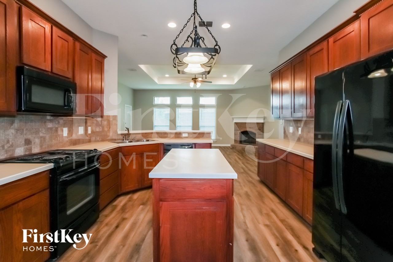 5829 Nathaniel Dr - Photo 7 of 16