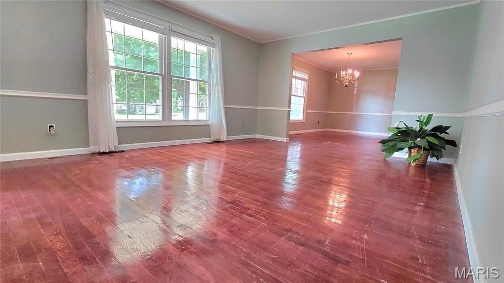 874 Hollyridge Dr - Photo 4 of 28