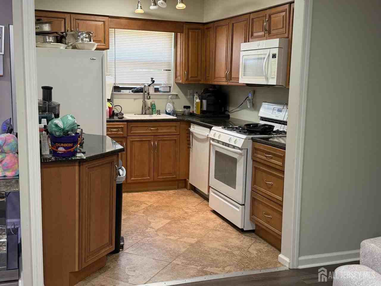 911 Yorkshire Dr - Photo 6 of 9