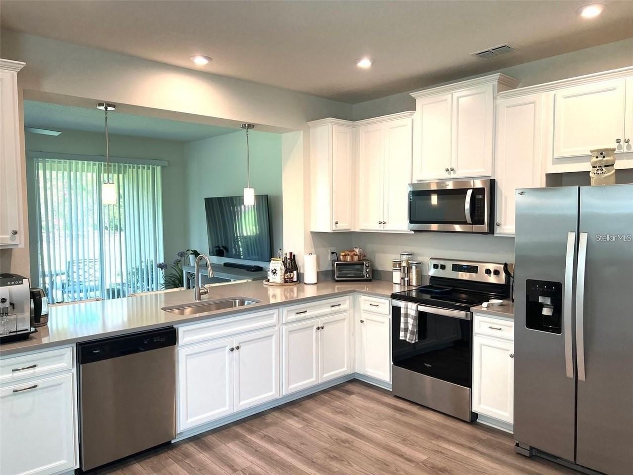 5546 Pleasantview Ct - Photo 3 of 20