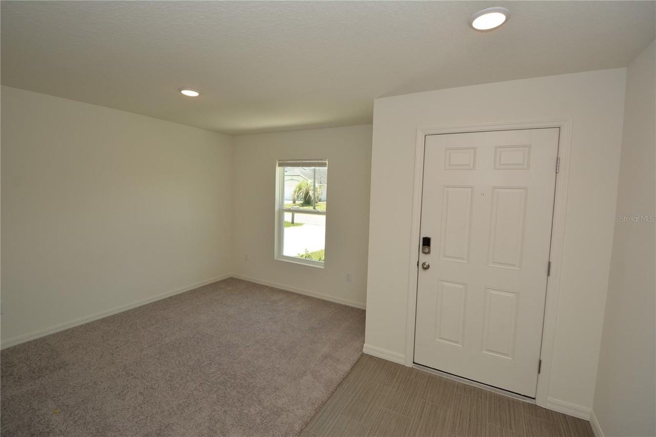 11 Roxland Ln - Photo 3 of 31