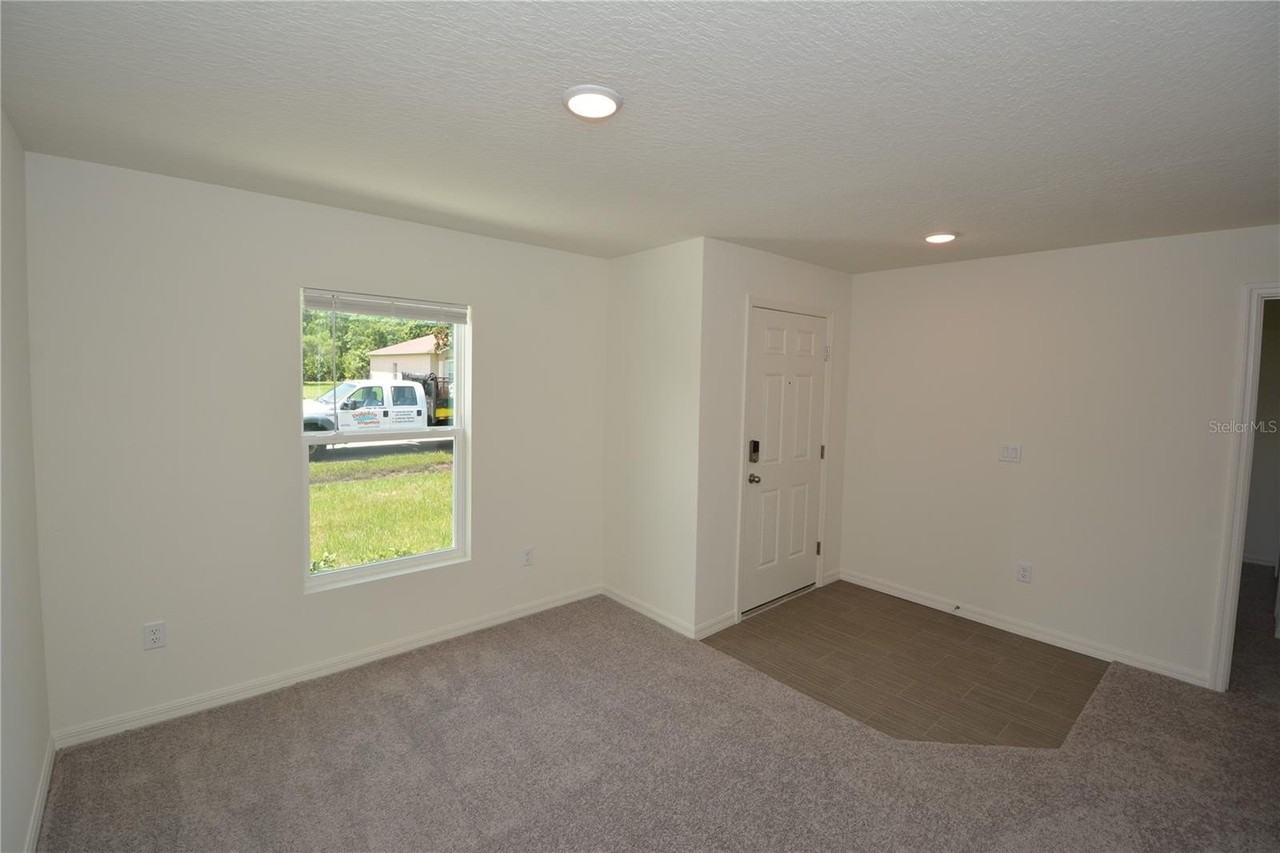 11 Roxland Ln - Photo 4 of 31