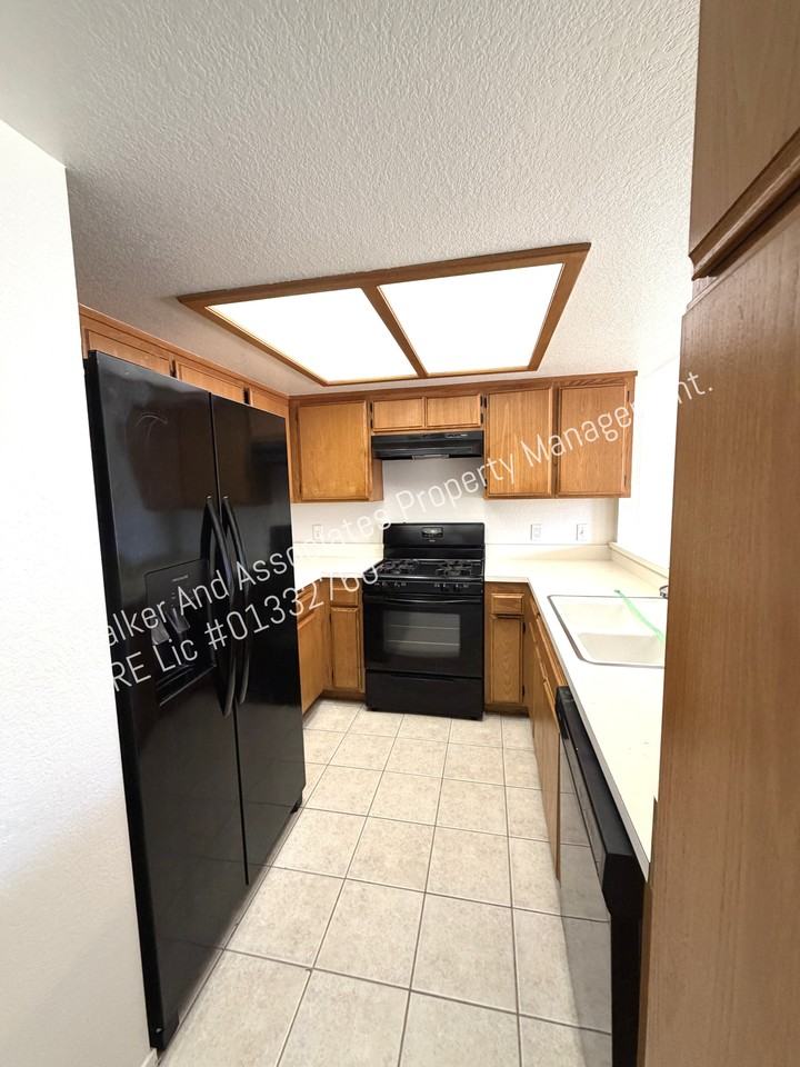 170 Goodwin Rd #1 - Photo 4 of 10