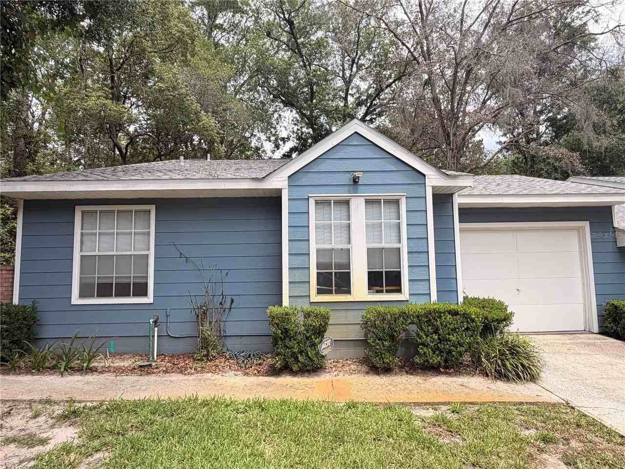 439 Nw 50th Blvd - Photo 2 of 14