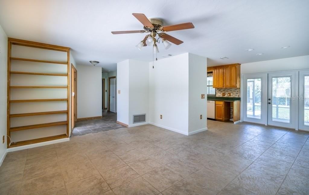 3426 Nw 40th St - Photo 4 of 50