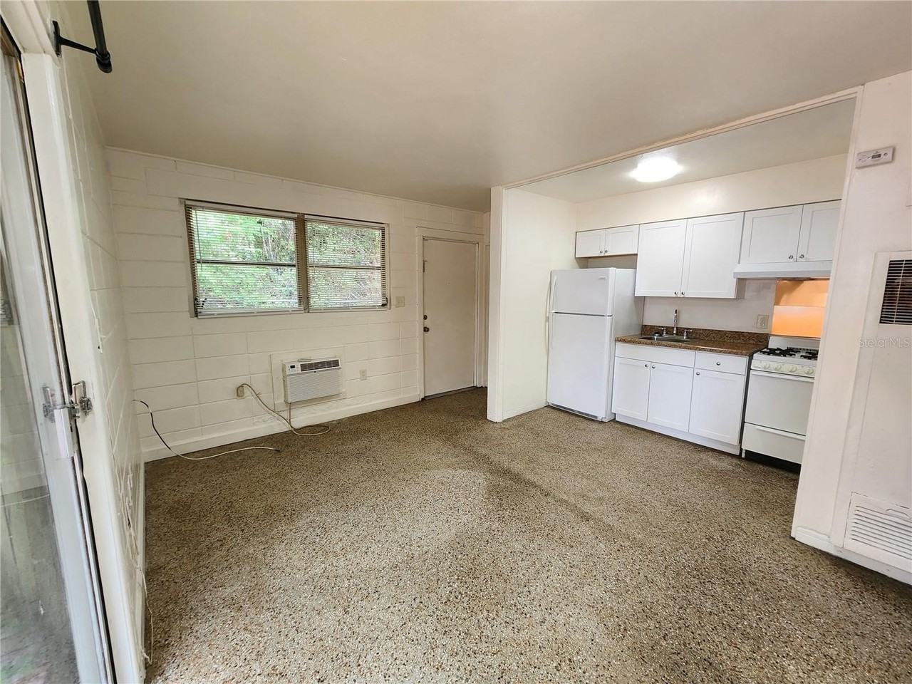 1933 Nw 4th Ave #D - Photo 5 of 16